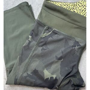 Lululemon Green Camouflaged Mesh Cropped‎ Leggings Logo Pocket Women's Size: 8